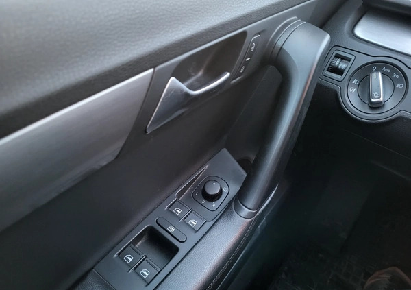 Volkswagen Passat cena 35500 przebieg: 260907, rok produkcji 2013 z Konstancin-Jeziorna małe 154